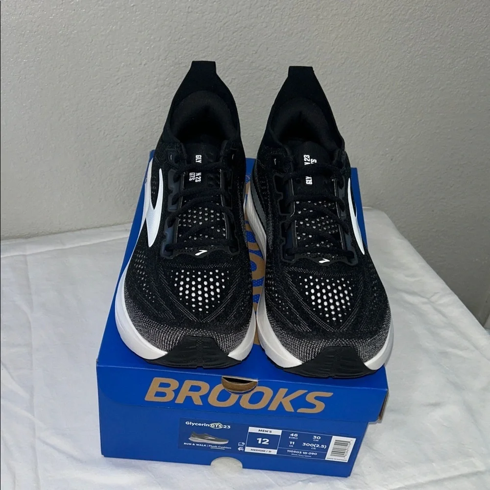 Brooks Men's Black and White Running Shoes